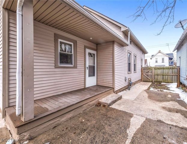3425 Sackett Avenue, Cleveland, OH 44109