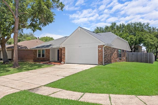 15711 Pilgrim Hall Drive, Friendswood, TX 77546