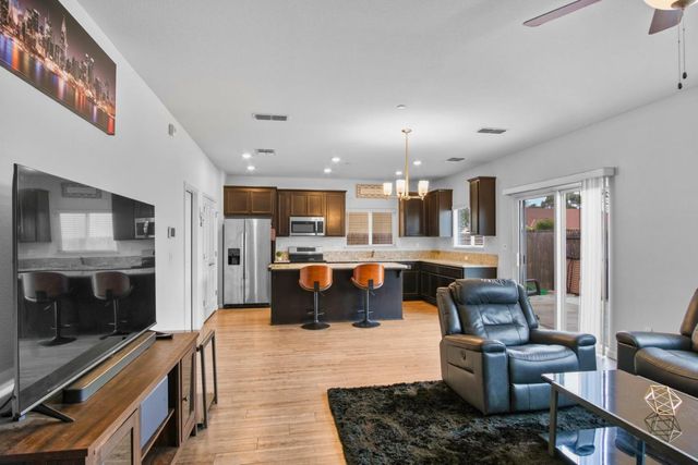 741 Ephesus Ave, Sacramento, CA 95838