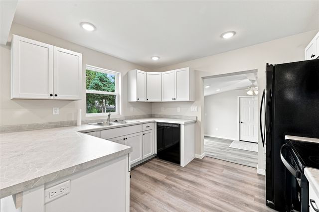 406 4th Avenue, Grinnell, IA 50112