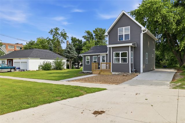406 4th Avenue, Grinnell, IA 50112
