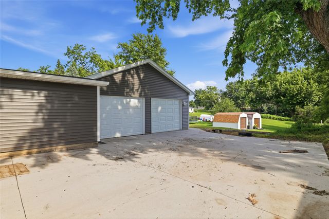 406 4th Avenue, Grinnell, IA 50112