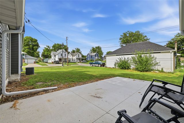 406 4th Avenue, Grinnell, IA 50112
