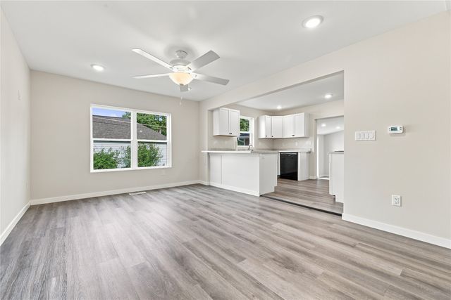 406 4th Avenue, Grinnell, IA 50112