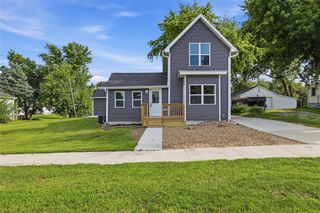 406 4th Avenue, Grinnell, IA 50112