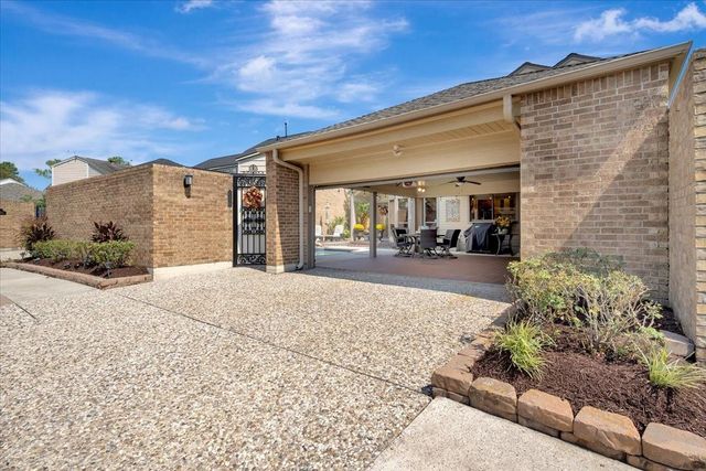 1810 Barleton Way, Houston, TX 77058