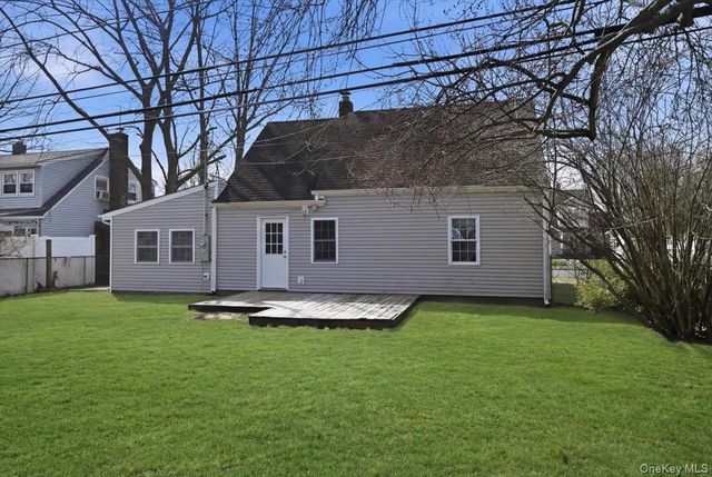 113 Hickory Lane, Levittown, NY 11756