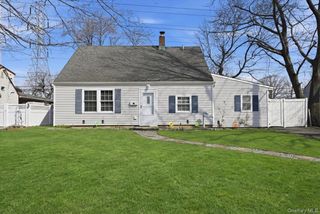 113 Hickory Lane, Levittown, NY 11756