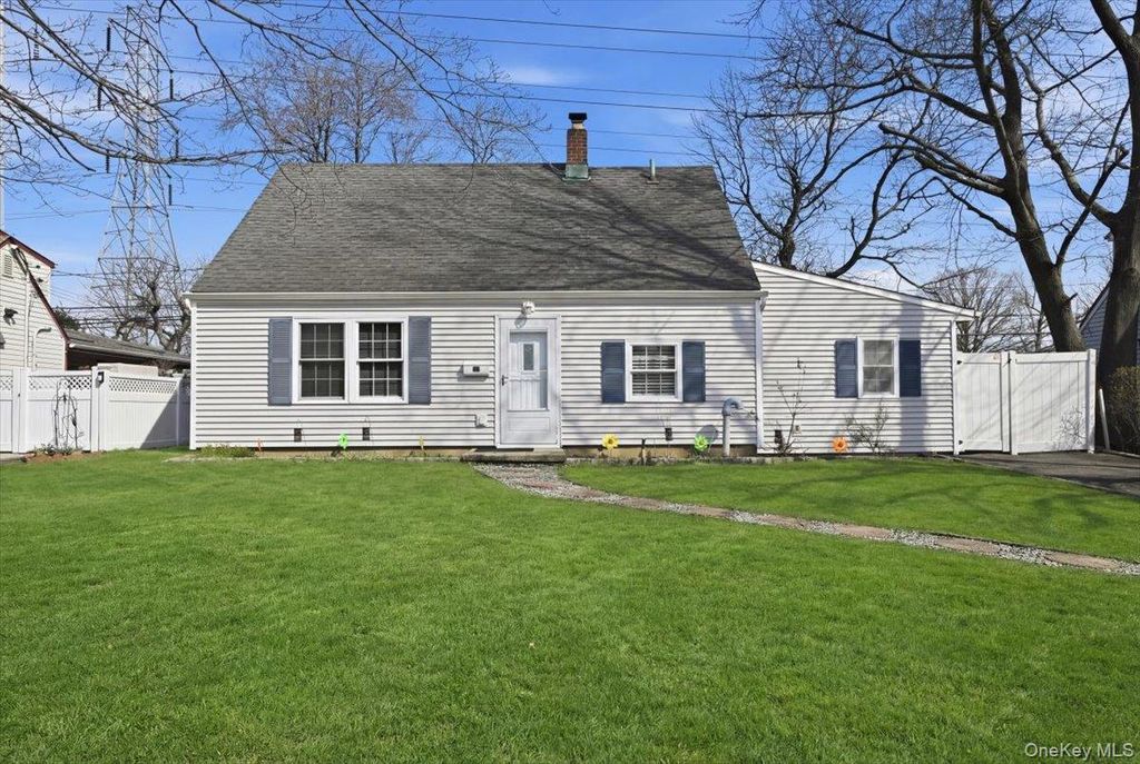 113 Hickory Lane, Levittown, NY 11756