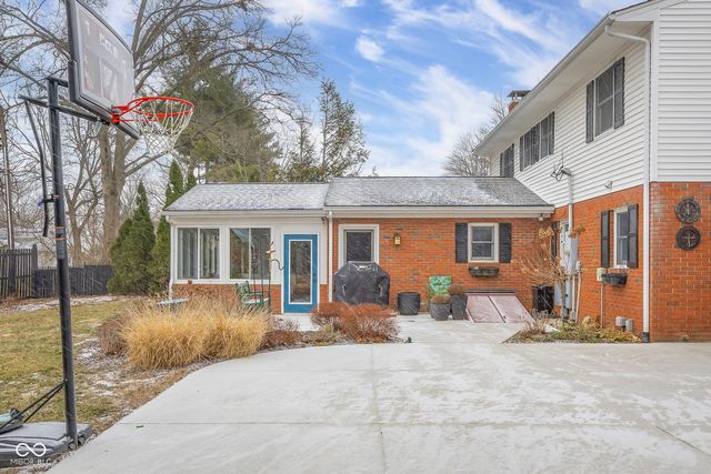 4123 N Riverside Drive, Columbus, IN 47203