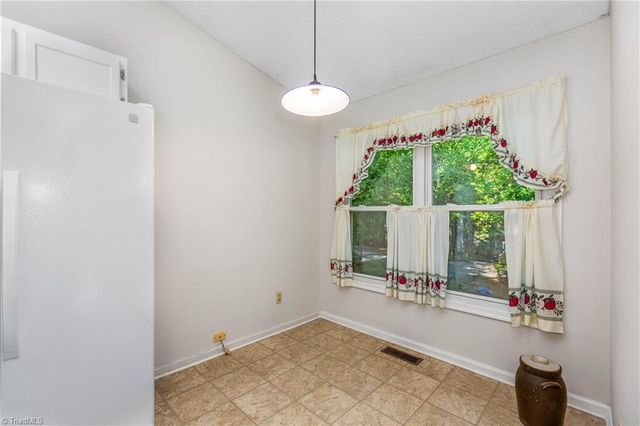 157 Carrisbrooke Lane, Winston-salem, NC 27104