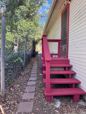 745 Trail Crest, Canyon Lake, TX 78133