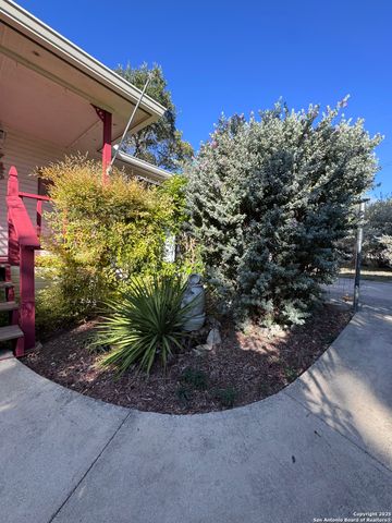 745 Trail Crest, Canyon Lake, TX 78133