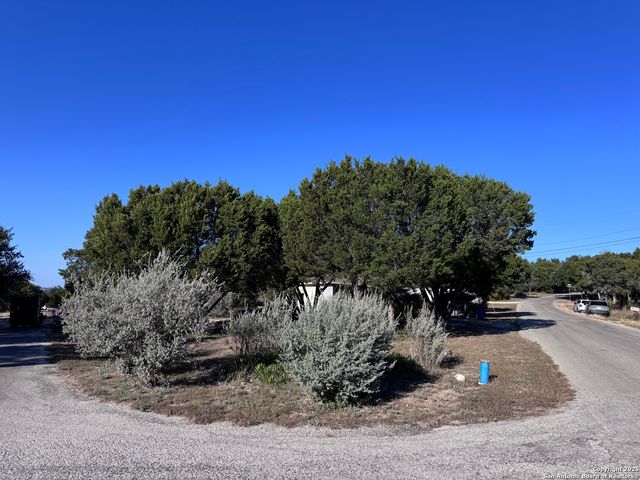 745 Trail Crest, Canyon Lake, TX 78133
