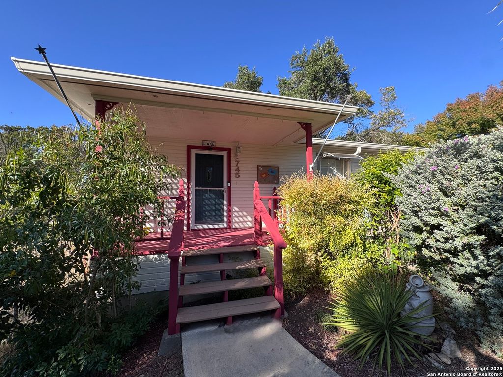 745 Trail Crest, Canyon Lake, TX 78133