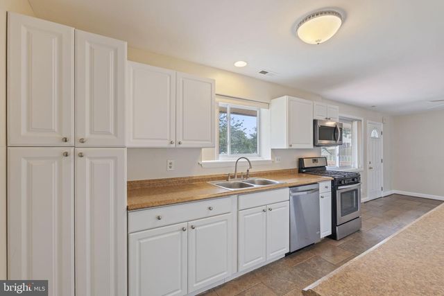 2311 N DINWIDDIE ST, Arlington, VA 22207