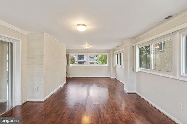 2311 N DINWIDDIE ST, Arlington, VA 22207