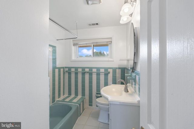 2311 N DINWIDDIE ST, Arlington, VA 22207