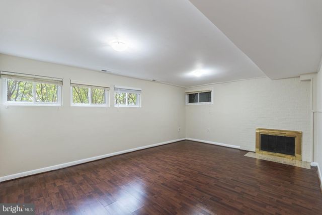 2311 N DINWIDDIE ST, Arlington, VA 22207