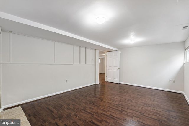 2311 N DINWIDDIE ST, Arlington, VA 22207