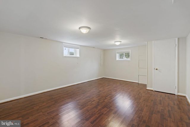 2311 N DINWIDDIE ST, Arlington, VA 22207