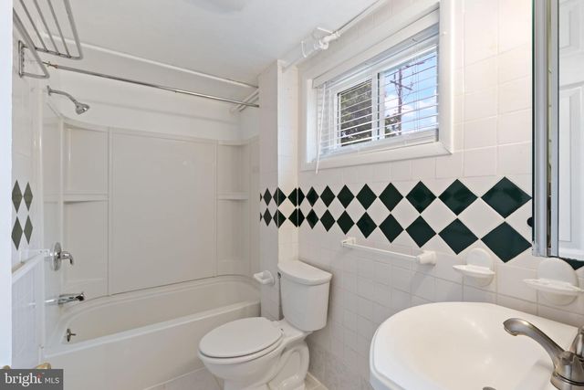 2311 N DINWIDDIE ST, Arlington, VA 22207
