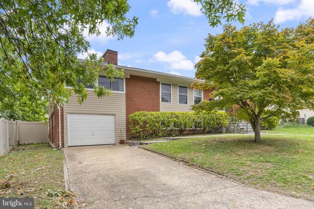 2311 N DINWIDDIE ST, Arlington, VA 22207