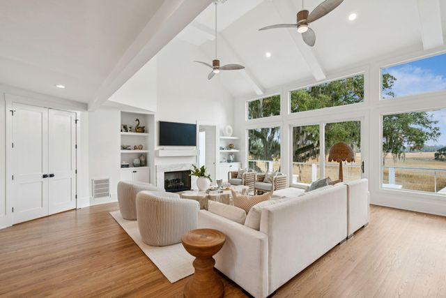 913 Paul Revere Drive, Charleston, SC 29412