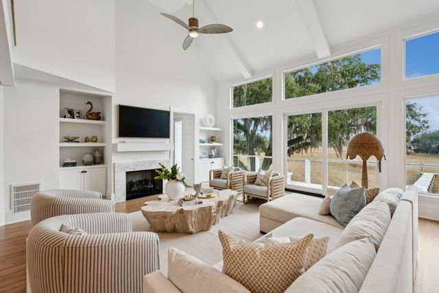 913 Paul Revere Drive, Charleston, SC 29412