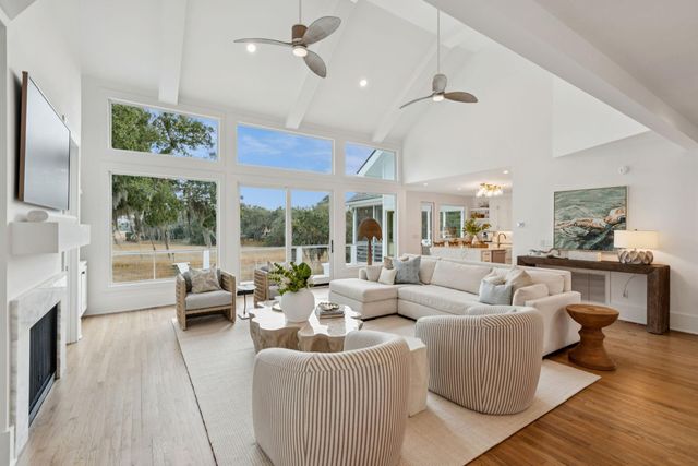 913 Paul Revere Drive, Charleston, SC 29412