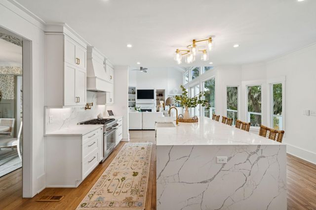 913 Paul Revere Drive, Charleston, SC 29412