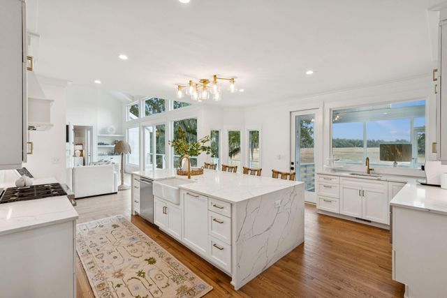 913 Paul Revere Drive, Charleston, SC 29412