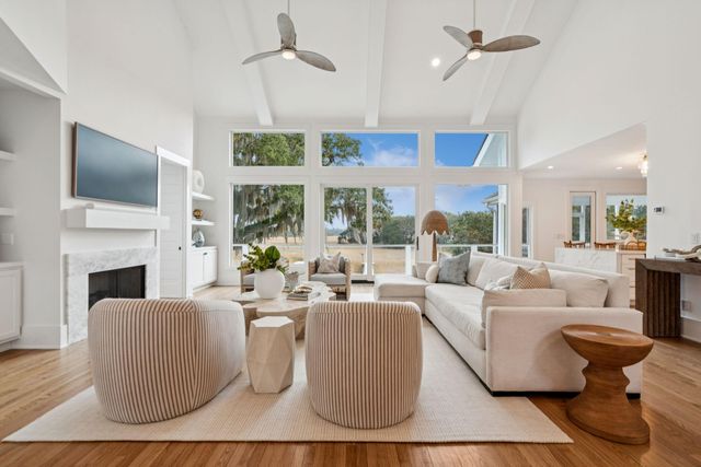 913 Paul Revere Drive, Charleston, SC 29412