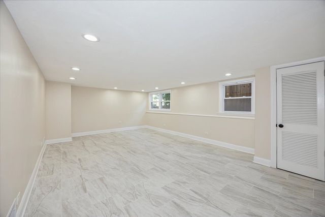 5504 Oak Center Drive, Oak Lawn, IL 60453