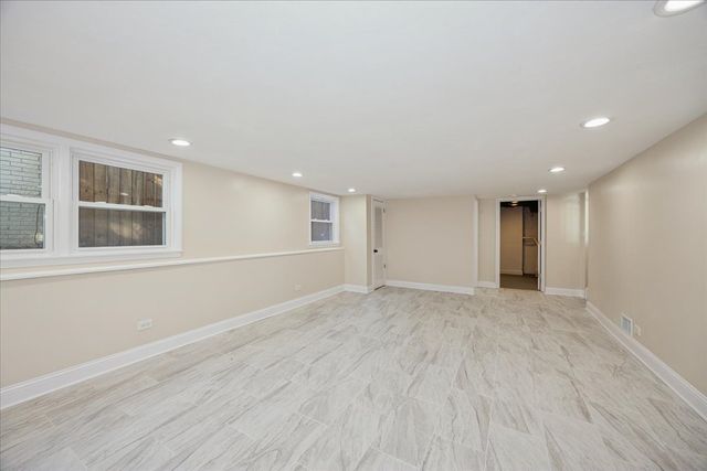 5504 Oak Center Drive, Oak Lawn, IL 60453