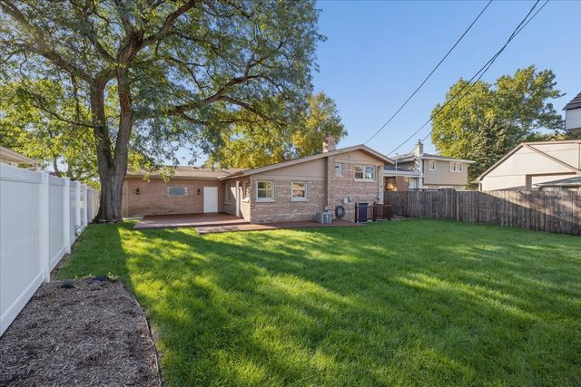 5504 Oak Center Drive, Oak Lawn, IL 60453