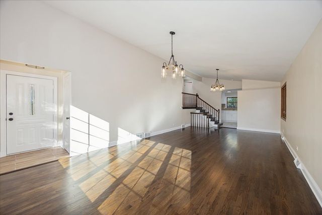 5504 Oak Center Drive, Oak Lawn, IL 60453