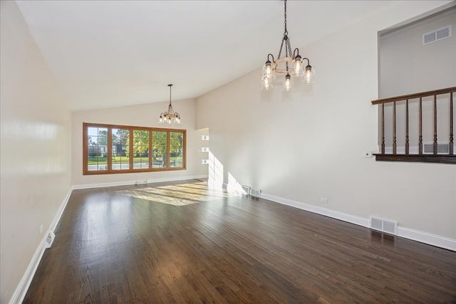 5504 Oak Center Drive, Oak Lawn, IL 60453