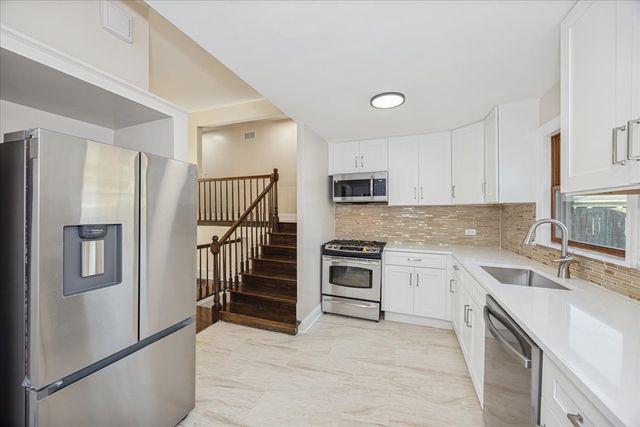 5504 Oak Center Drive, Oak Lawn, IL 60453