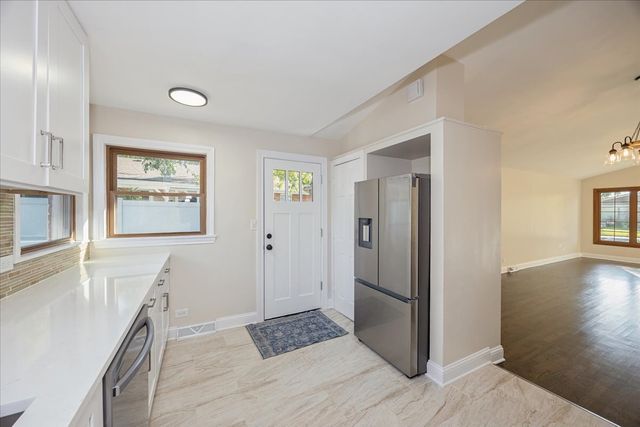 5504 Oak Center Drive, Oak Lawn, IL 60453