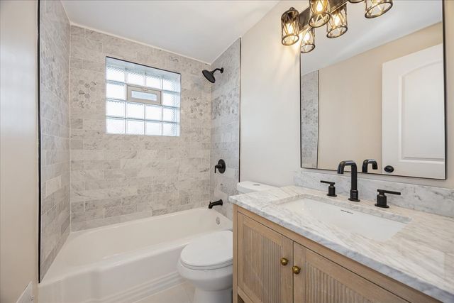 5504 Oak Center Drive, Oak Lawn, IL 60453