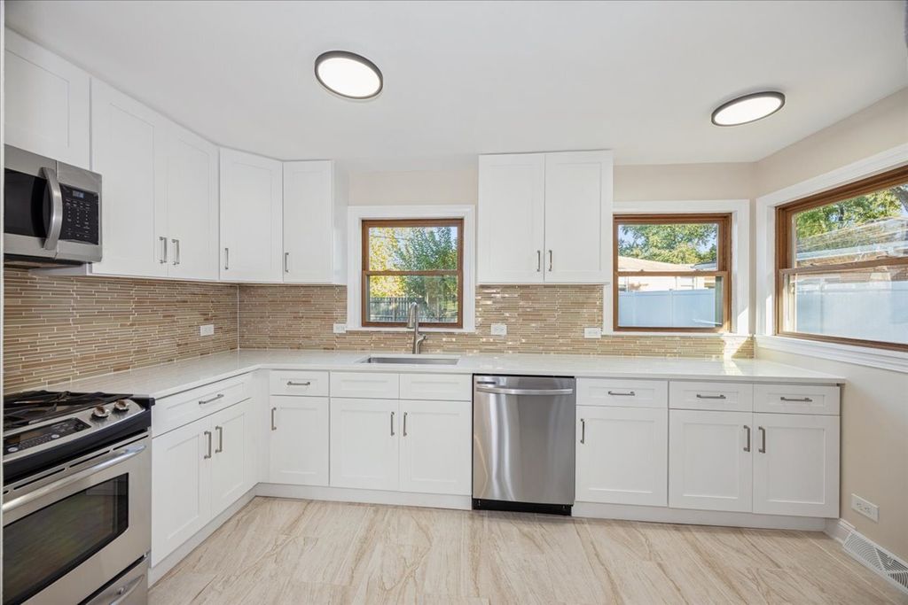 5504 Oak Center Drive, Oak Lawn, IL 60453 — photo 5