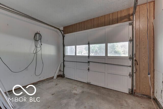 18 Maple Drive, Bargersville, IN 46106