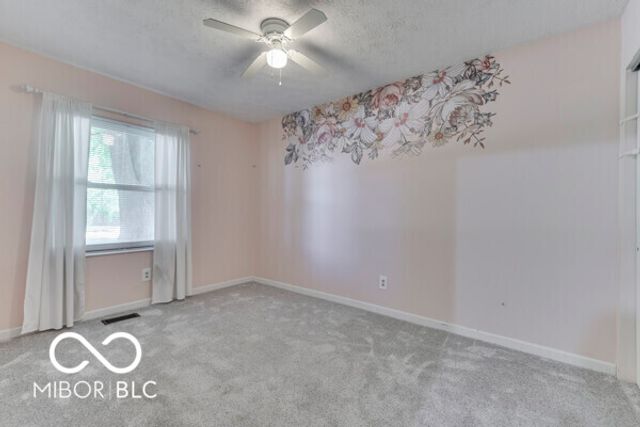 18 Maple Drive, Bargersville, IN 46106