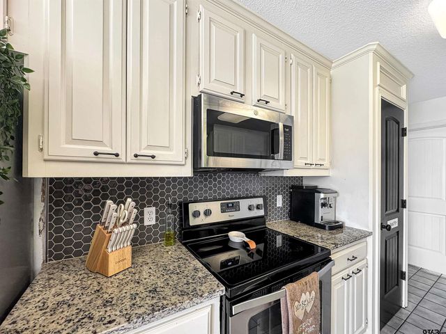 619 Winchester Dr., Chandler, TX 75758
