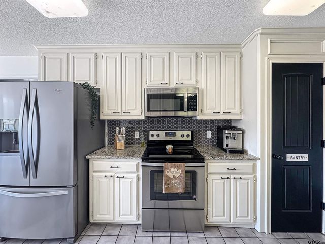 619 Winchester Dr., Chandler, TX 75758