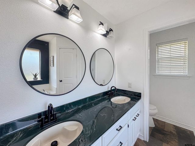 619 Winchester Dr., Chandler, TX 75758