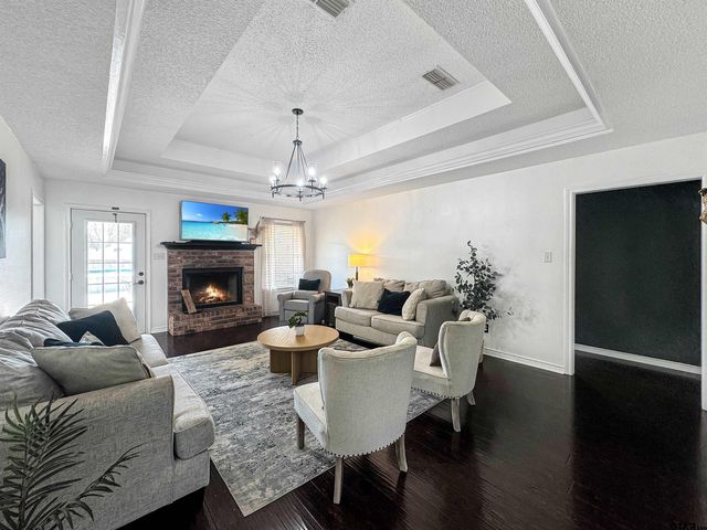 619 Winchester Dr., Chandler, TX 75758