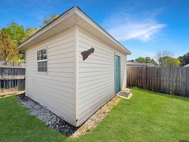 619 Winchester Dr., Chandler, TX 75758
