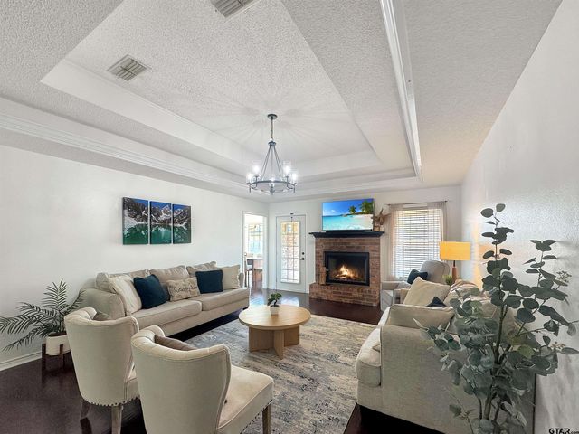 619 Winchester Dr., Chandler, TX 75758